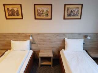 Отели типа «постель и завтрак» Pro Bed & Breakfast Osielsko Двухместный номер с 2 отдельными кроватями-1